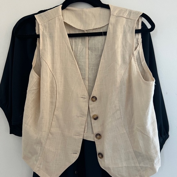Cream Button-Up Vest - Picture 2 of 5